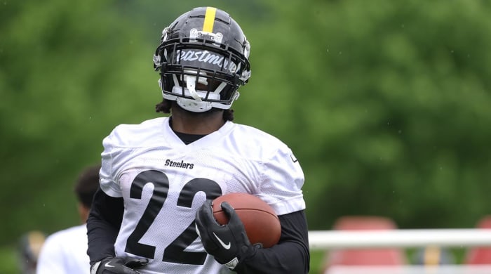 May 26, 2022; Pittsburgh, PA, USA; Pittsburgh Steelers running back Najee Harris (22) participates in organized team activities at UPMC Rooney Sports Complex.